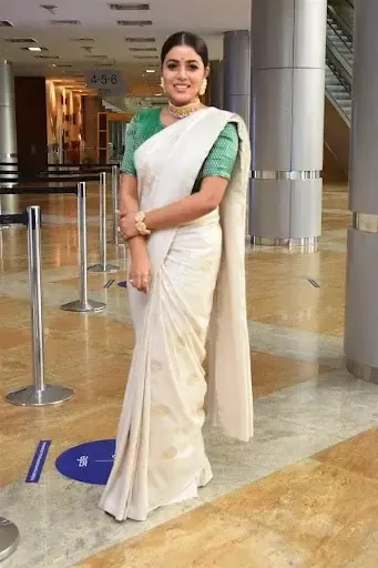 SOUTH INDIAN ACTRESS POORNA IMAGES IN WHITE SAREE 7